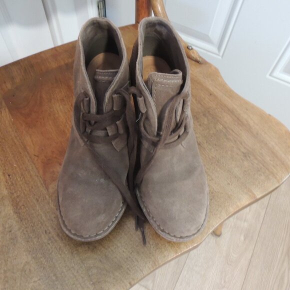 Almost new tan booties from Clarks - Picture 6 of 6
